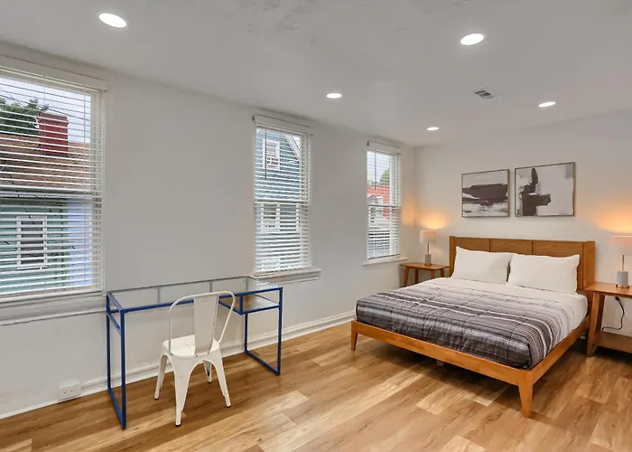 Troy Hill 2b Modern Private Bedroom With Shared Bathroom * Pittsburgh