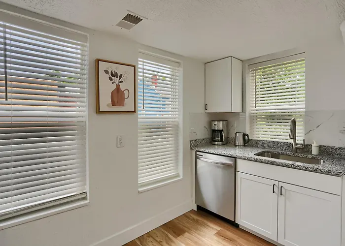 Troy Hill 2b Modern Private Bedroom With Shared Bathroom * Pittsburgh