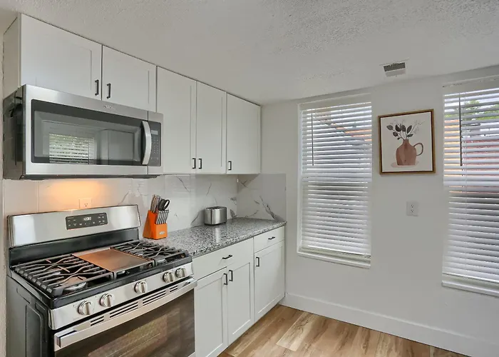 Troy Hill 2b Modern Private Bedroom With Shared Bathroom * Pittsburgh