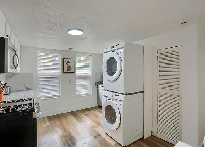 Troy Hill 2b Modern Private Bedroom With Shared Bathroom Habitación en casa particular