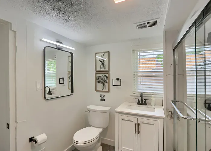 Troy Hill 2b Modern Private Bedroom With Shared Bathroom