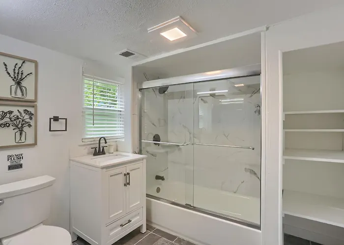 Troy Hill 2b Modern Private Bedroom With Shared Bathroom Habitación en casa particular *